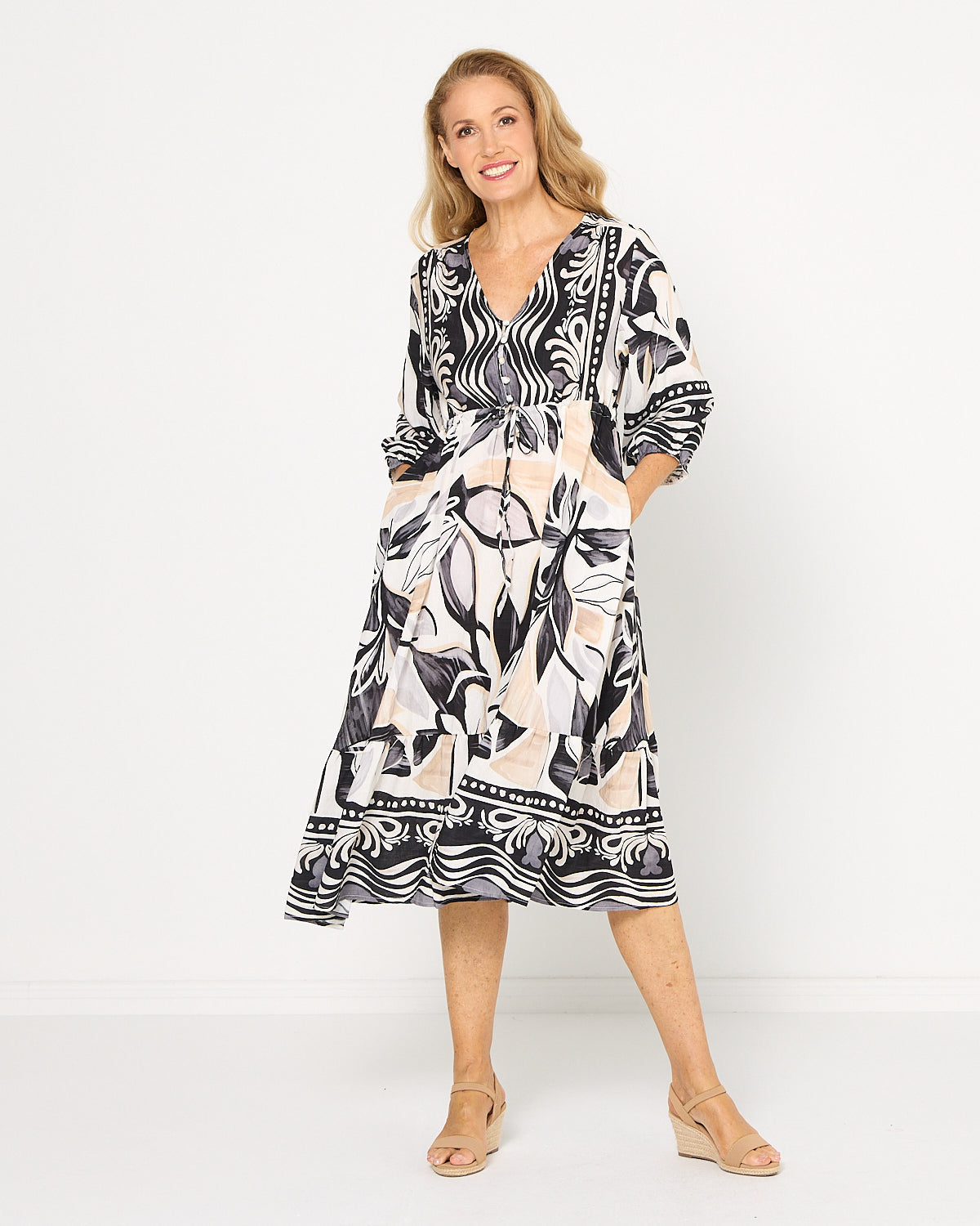 Women's Rosalie printed tiered midi dress in Black