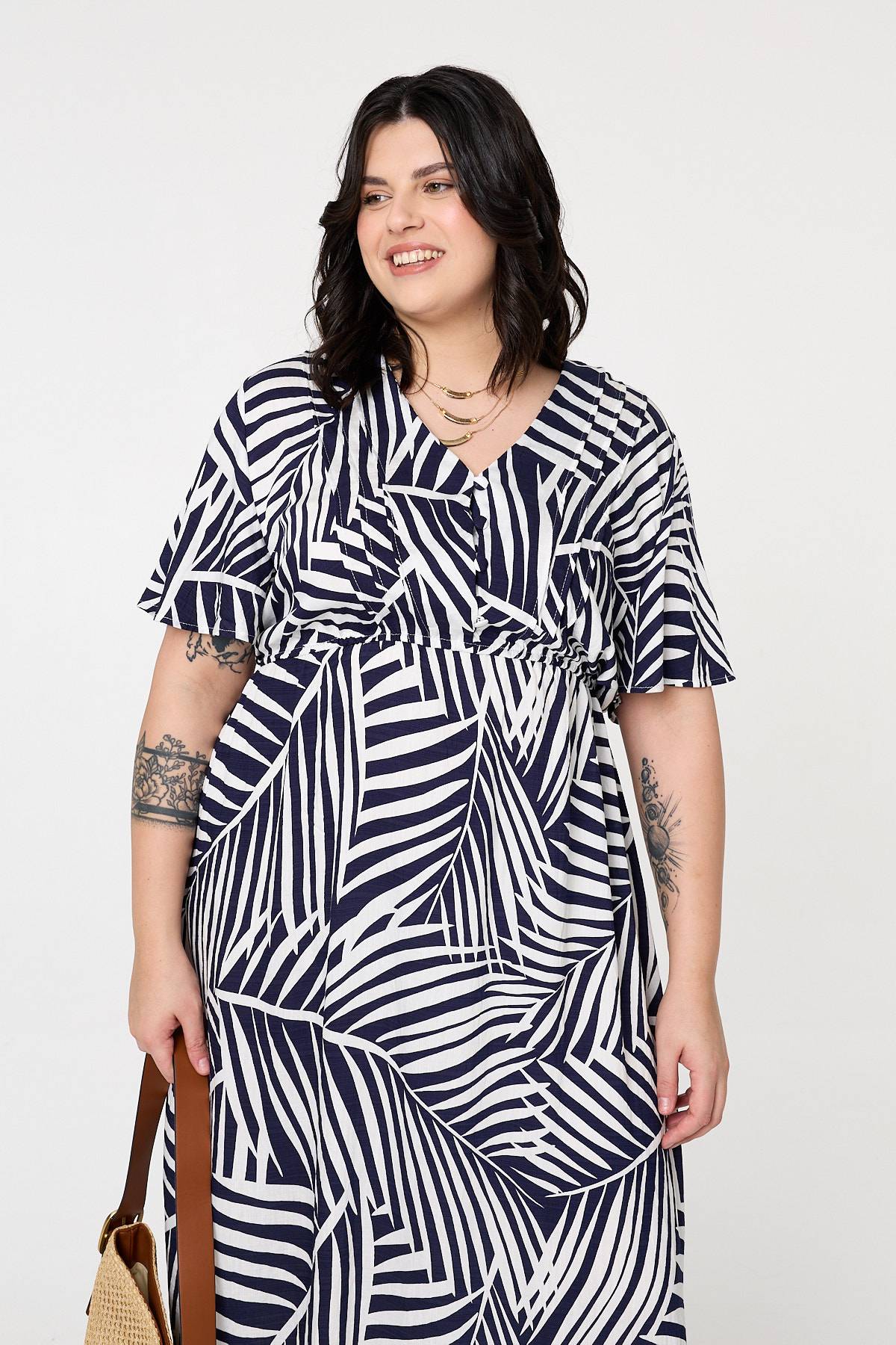 Curve Leaf Print Short Sleeve Midi Dress Back View