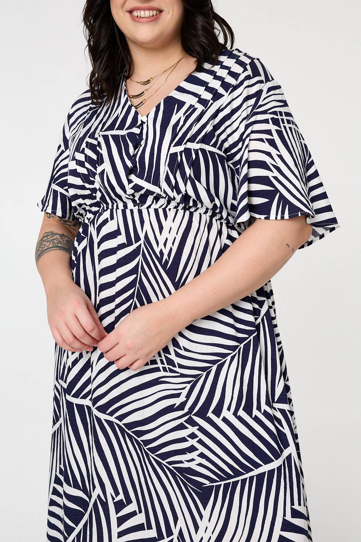 Curve Leaf Print Short Sleeve Midi Dress Styled View