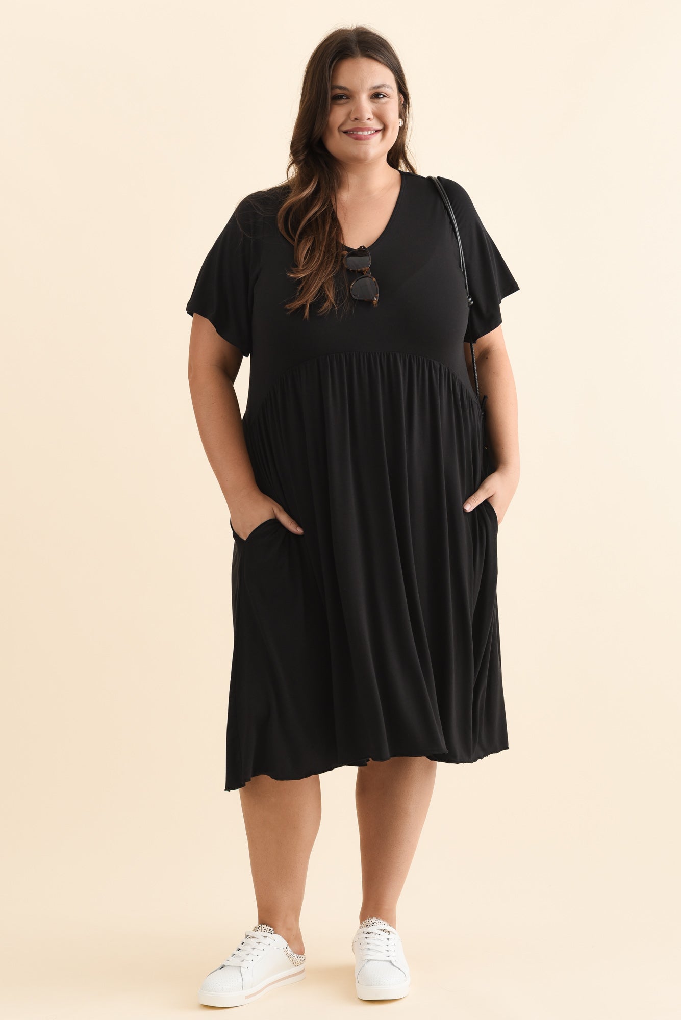 Donna Black Gathered Dress Full Length View 2