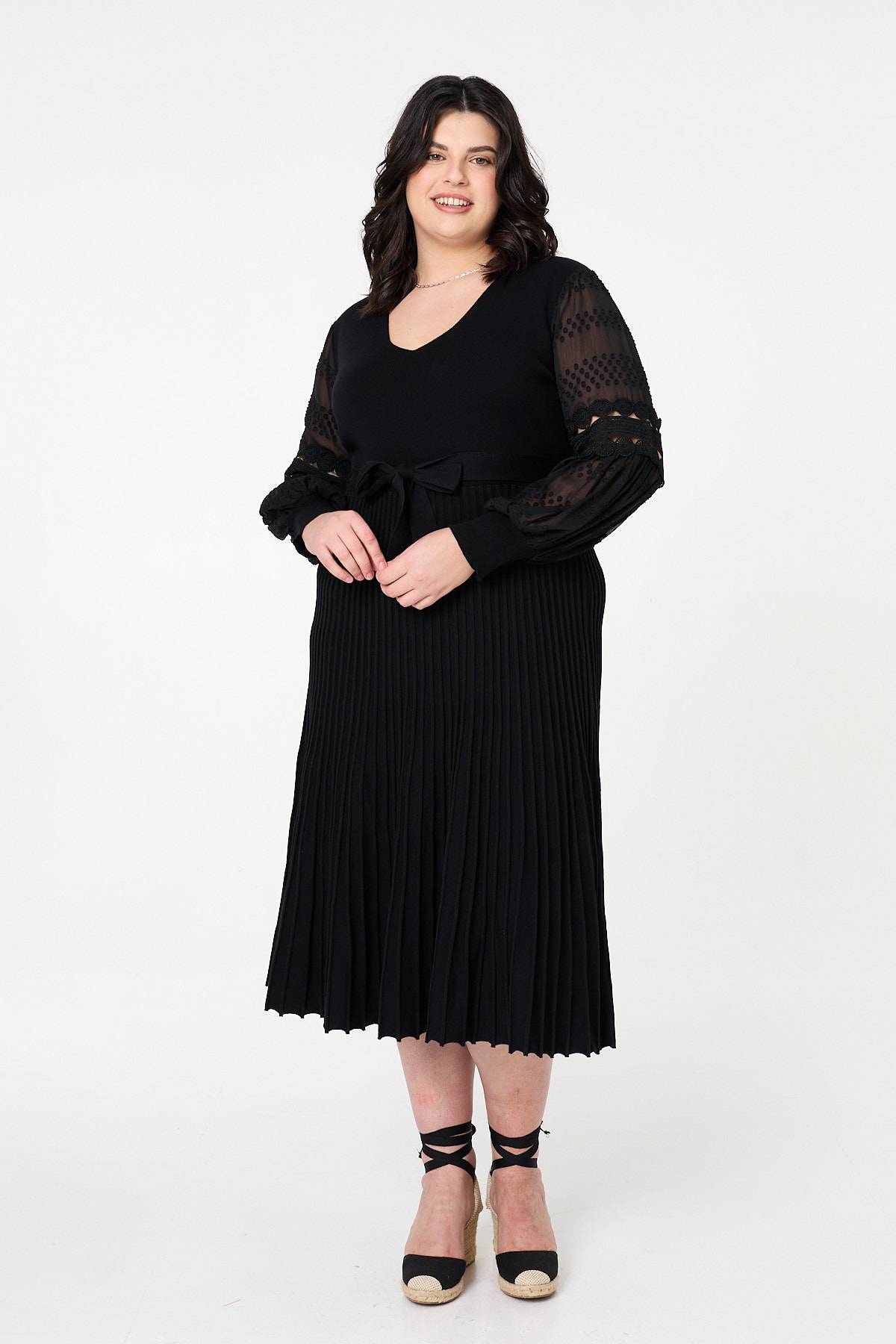 Curve Pleated Lace Puff Sleeve Midi Dress Back View 2