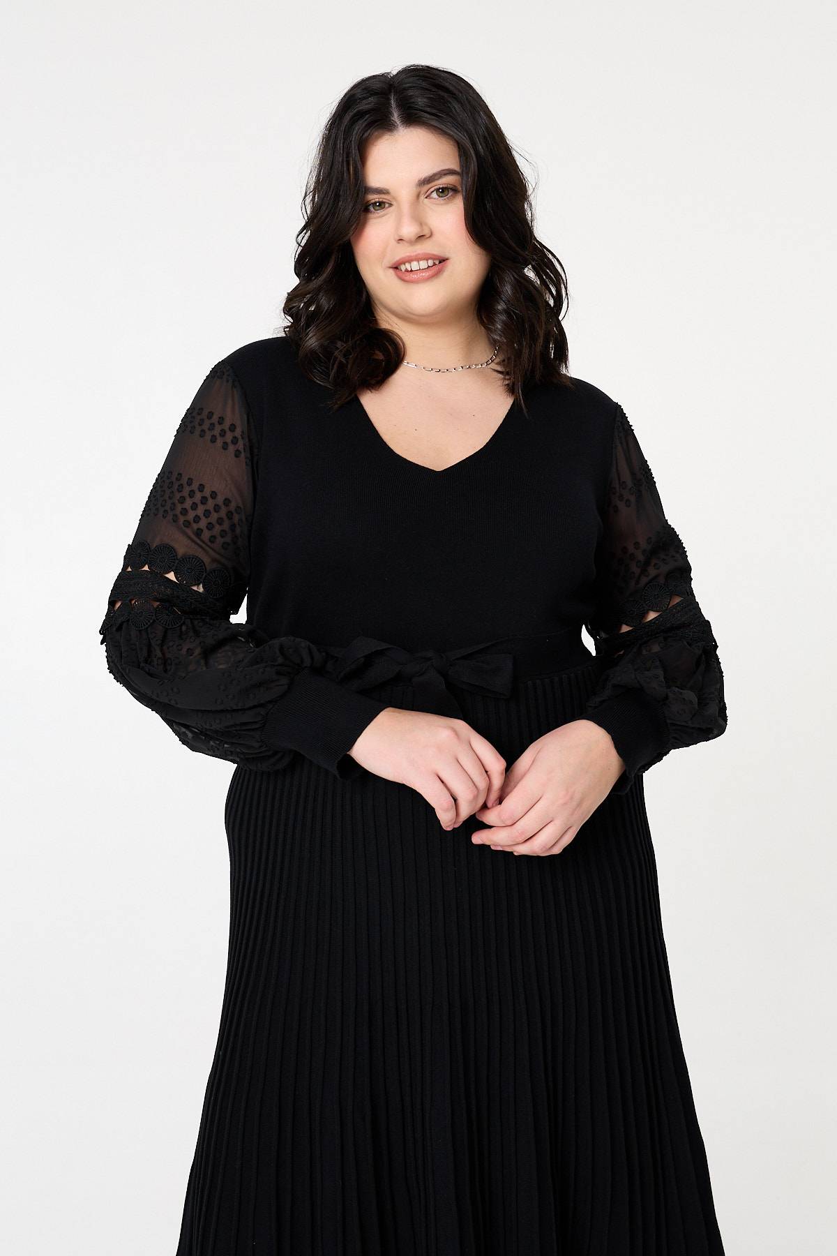 Curve Pleated Lace Puff Sleeve Midi Dress Side View